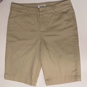 NWOT St. John’s Bay classic Bermuda shorts size 10